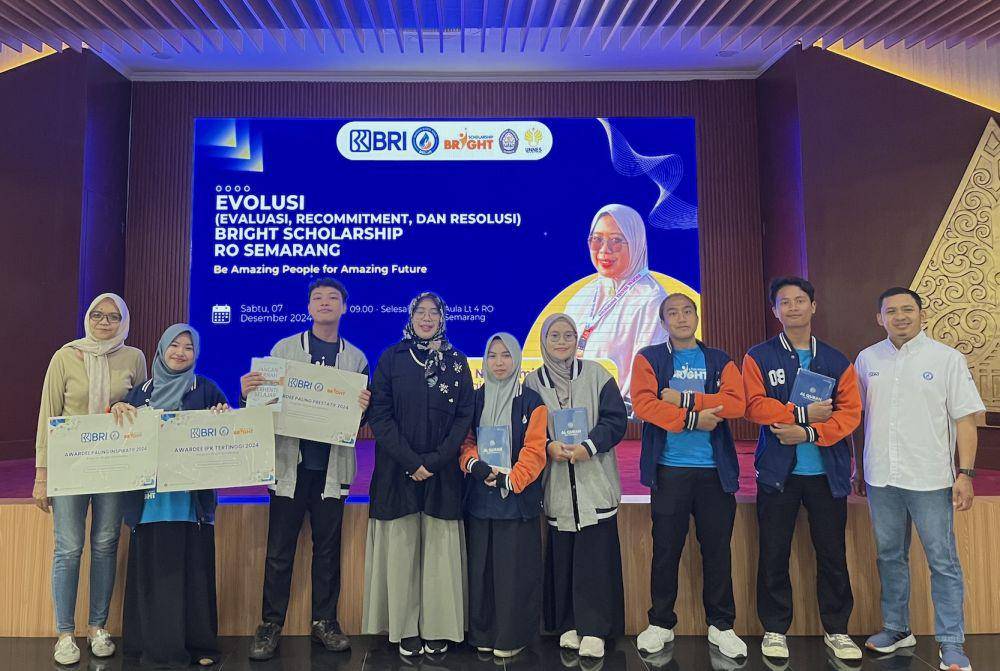 Yayasan Baitul Maal (YBM) BRILian Regional Office (RO) Semarang menggelar acara EVOLUSI (Evaluasi, Rekomitmen, Resolusi) bagi mahasiswa penerima Bright Scholarship, belum lama ini. (dok. YBM BRILian)