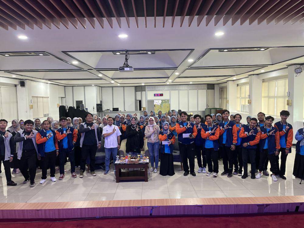 Yayasan Baitul Maal (YBM) BRILian Regional Office (RO) Semarang menggelar acara EVOLUSI (Evaluasi, Rekomitmen, Resolusi) bagi mahasiswa penerima Bright Scholarship, belum lama ini. (dok. YBM BRILian)