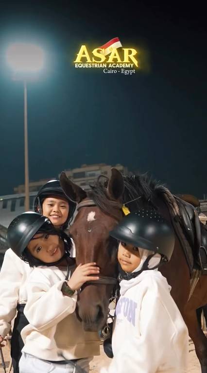 anak Oki Setiana Dewi berlatih berkuda di Mesir (instagram.com/oryvitrio)