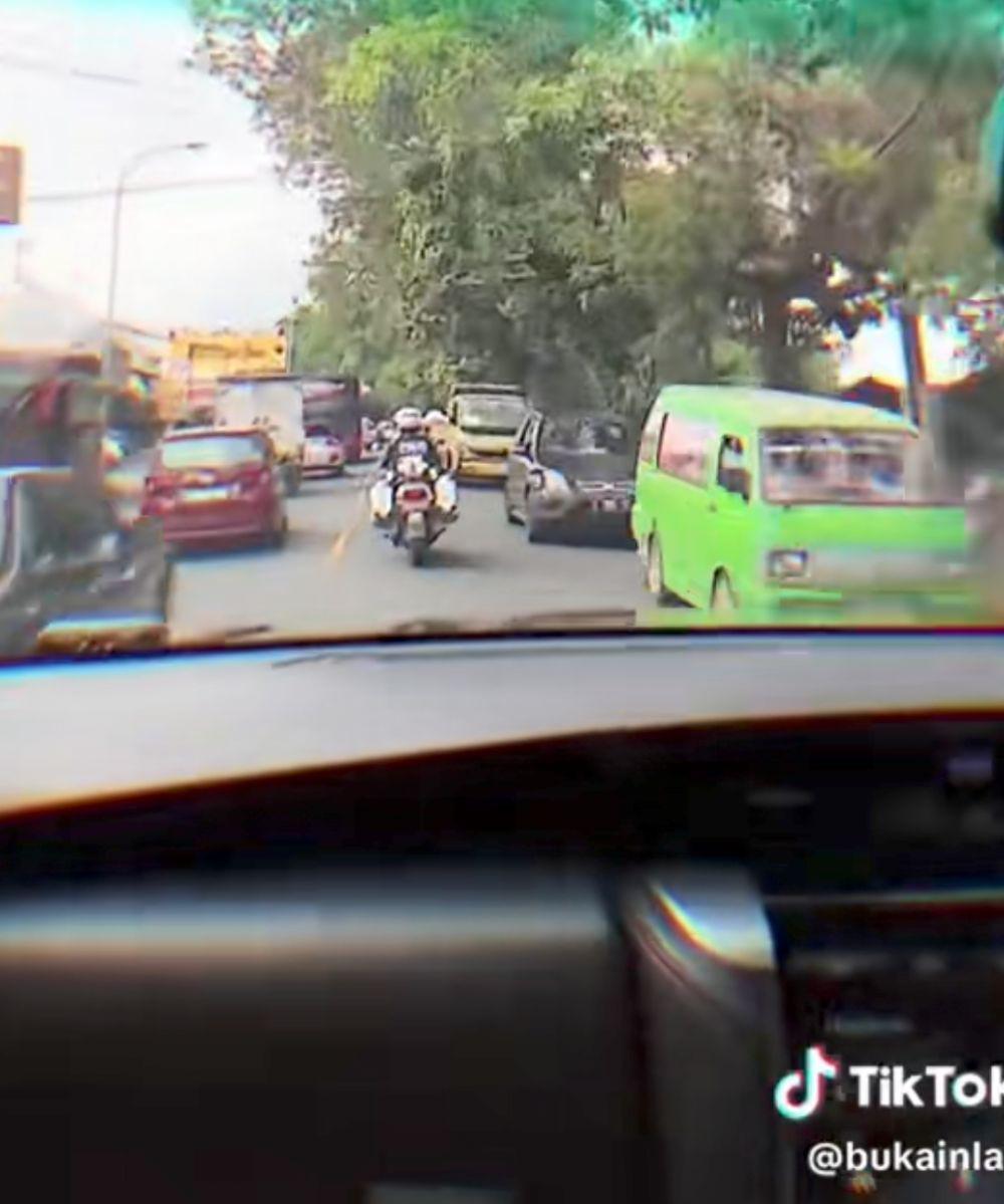 Viral Sepasang Kekasih Dikawal Polisi Saat Macet di Puncak Bogor