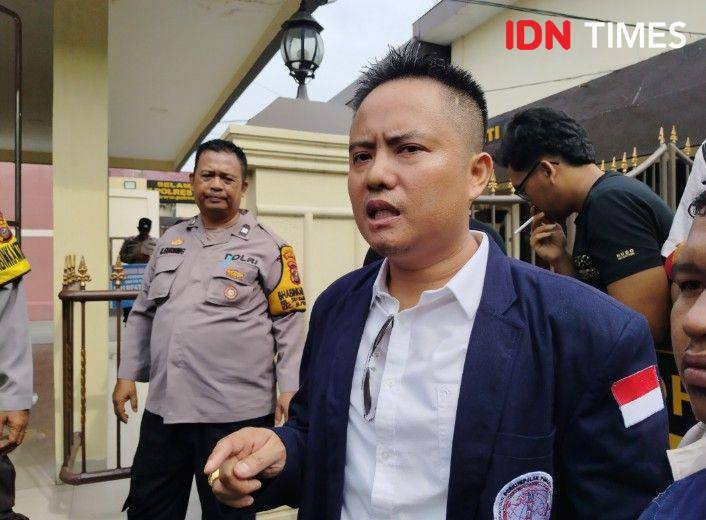 Kuasa Hukum korban Bernard Simare-mare (IDN Times/Eko Agus Herianto)
