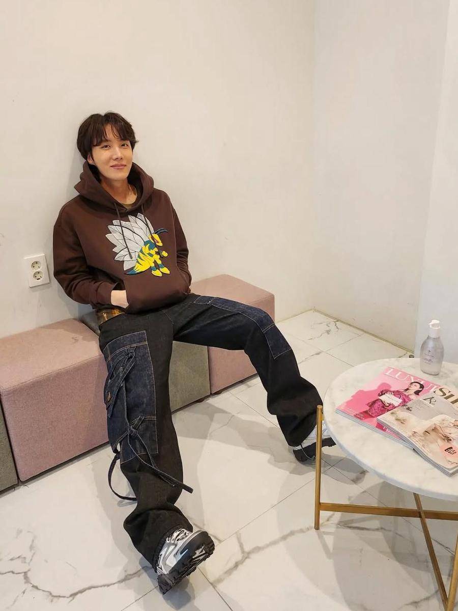 potret J-HOPE BTS (instagram.com/uarmyhope)