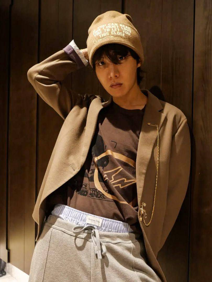 potret J-HOPE BTS (instagram.com/uarmyhope)