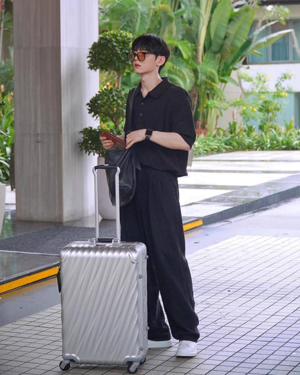outfit hangout ala Jeon Changha (instagram.com/chang._.a)