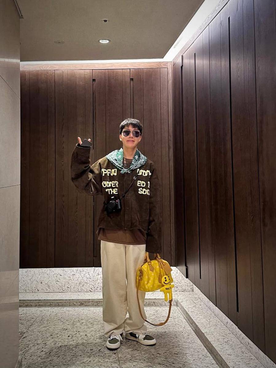 potret J-HOPE BTS (instagram.com/uarmyhope)