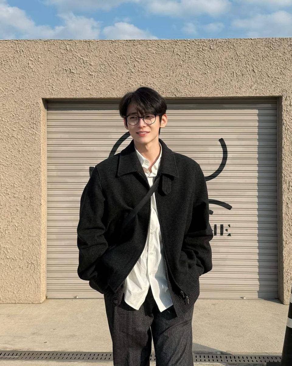 outfit hangout ala Jeon Changha (instagram.com/chang._.a)