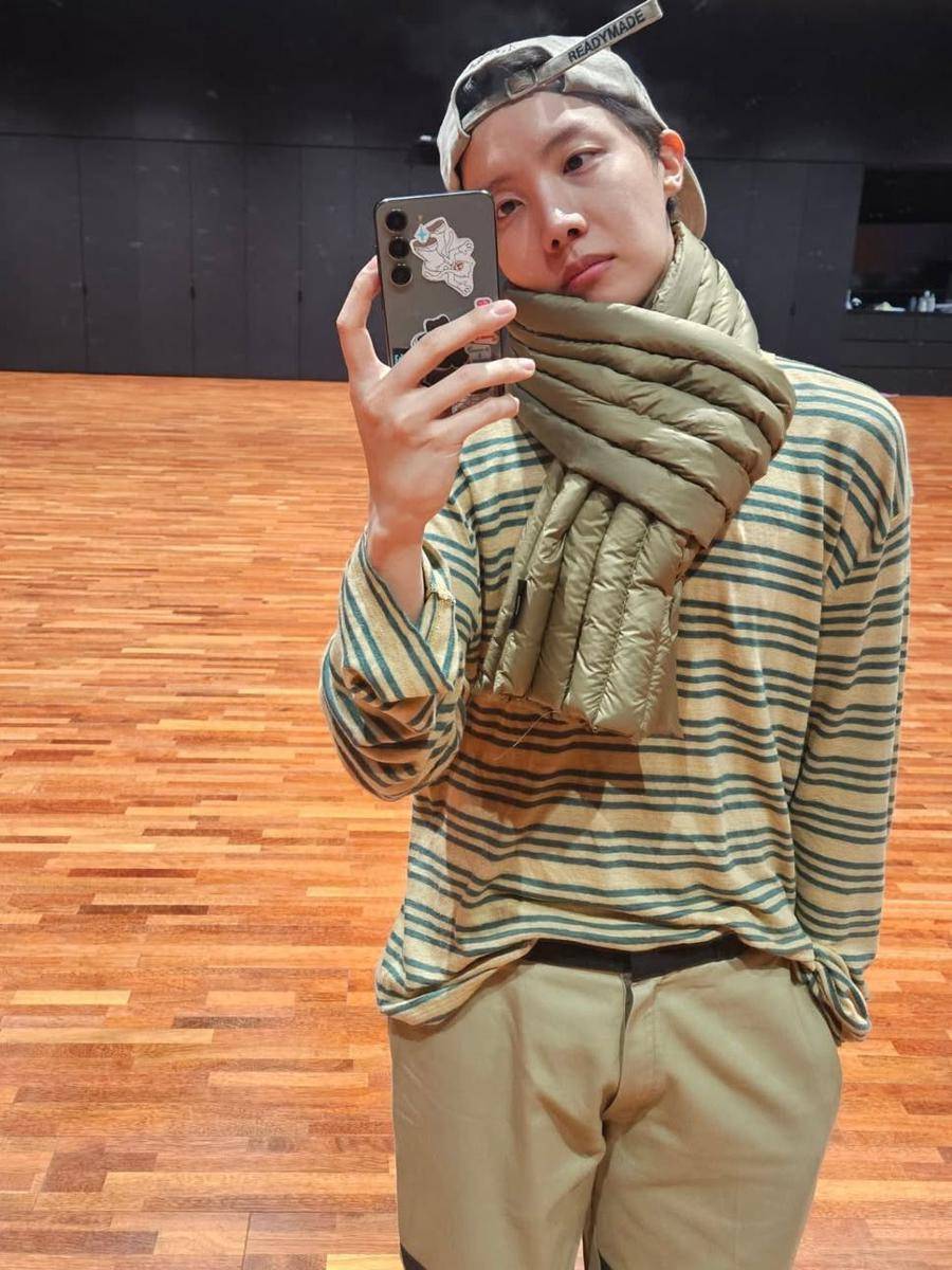 potret J-HOPE BTS (instagram.com/uarmyhope)
