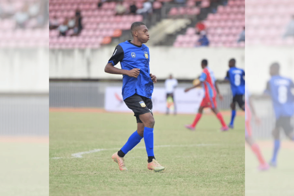 Pemain baru PSM Makassar, Karel Ridzald, saat tampil bersama Tim Sepak Bola Putra Papua dalam Pra-PON XXI Aceh-Sumatera Utara pada Oktober 2023. (Instagram.com/kareliek00_)