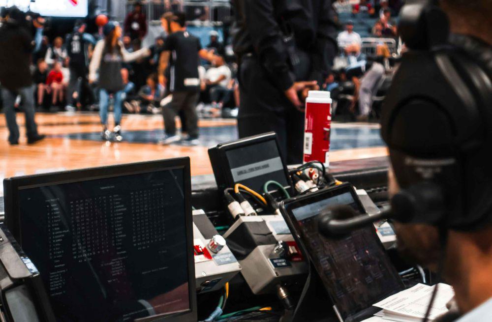 ilustrasi arena NBA (unsplash.com/Emanuel Ekström)