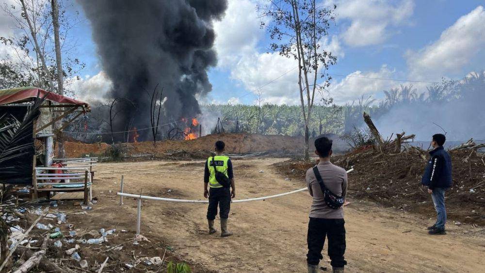 Peristiwa sumur minyak terbakar  di desa Kaban 1 kecamatan Sanga Desa Kabupaten Muba. (Dok. Polres Muba)