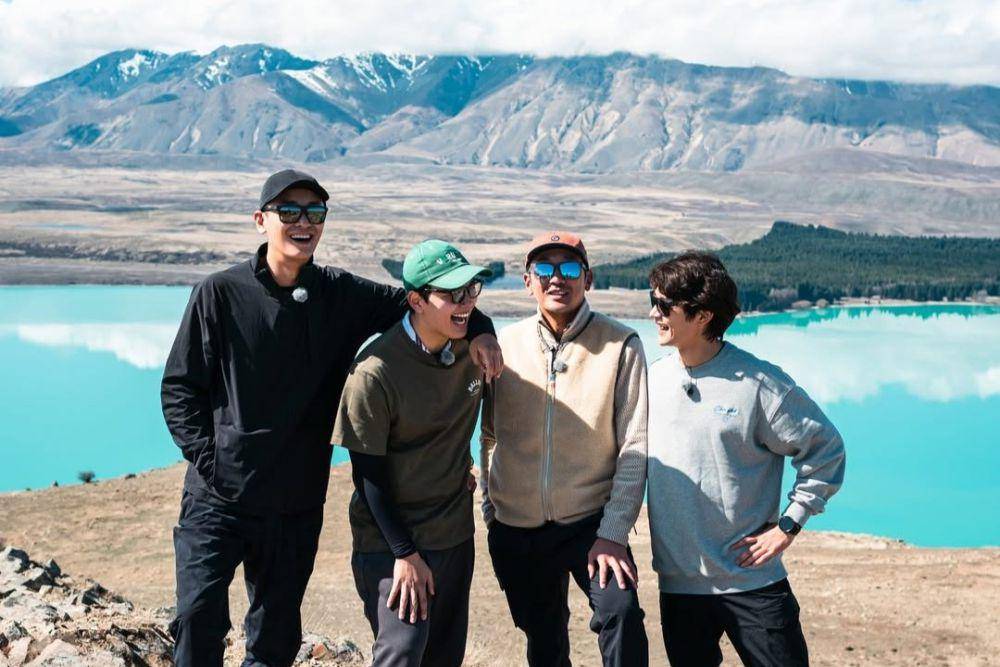 potret member Bros on Foot (instagram.com/tving.official)