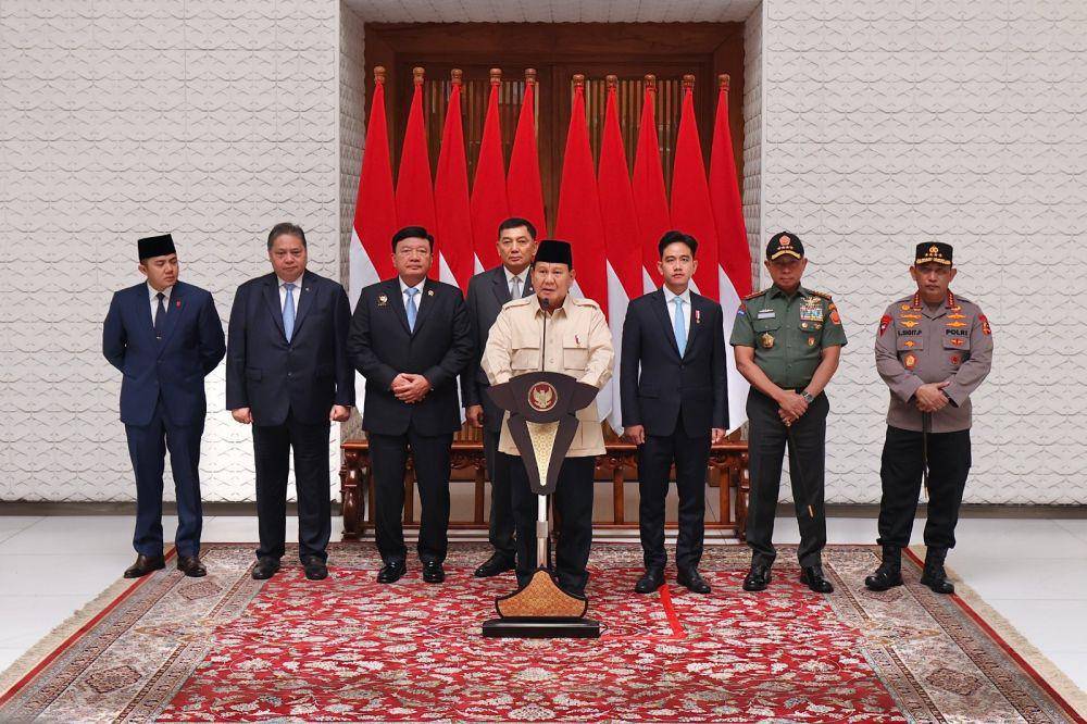 Presiden RI Prabowo Subianto memberikan petunjuk kepada Wakil Presiden Gibran Rakabuming Raka serta jajaran Kabinet Merah Putih agar langsung menghubunginya apabila ada hal penting di Tanah Air. (Dok. Tim Komunikasi Prabowo)