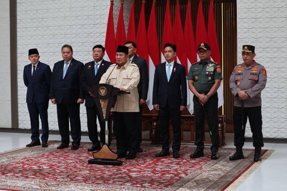 Presiden RI Prabowo Subianto memberikan petunjuk kepada Wakil Presiden Gibran Rakabuming Raka serta jajaran Kabinet Merah Putih agar langsung menghubunginya apabila ada hal penting di Tanah Air. (Dok. Tim Komunikasi Prabowo)