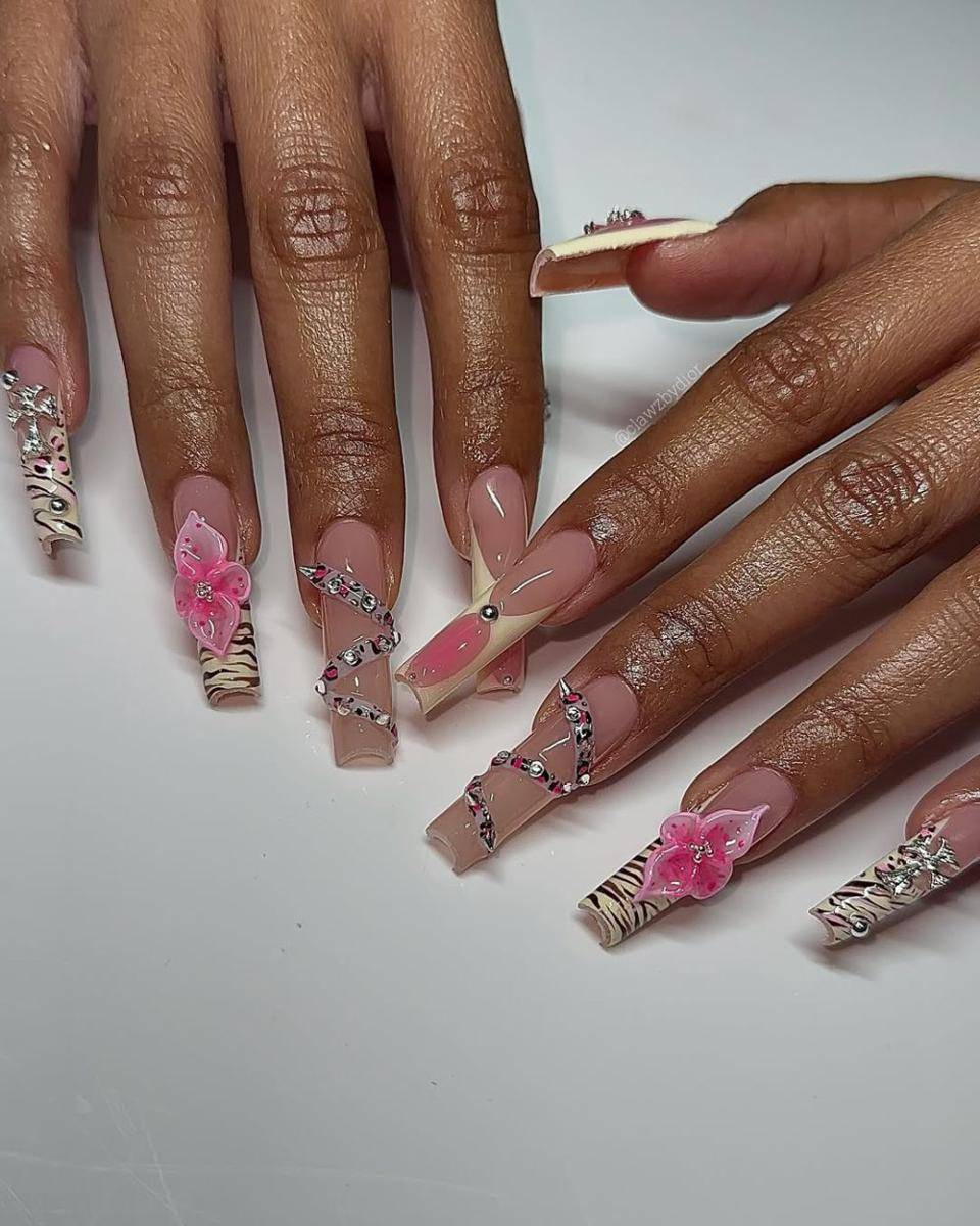 ilustrasi nail art tema 'Wicked' (instagram.com/clawzbydior_)