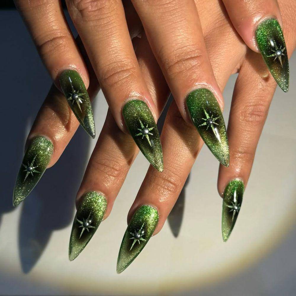 ilustrasi nail art tema 'Wicked' (instagram.com/vanityprojects)