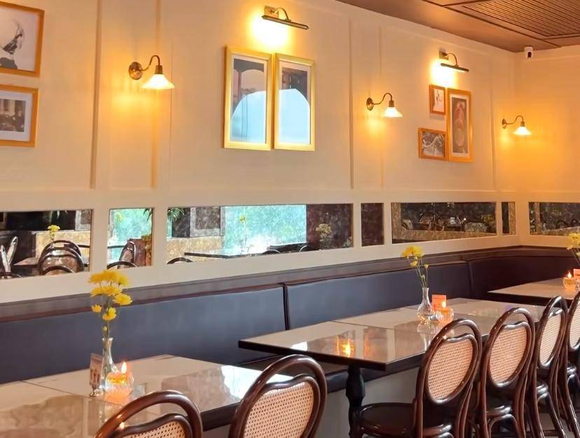 Menikmati Makanan Lezat dengan View Laut (instagram.com/godiva.idn)