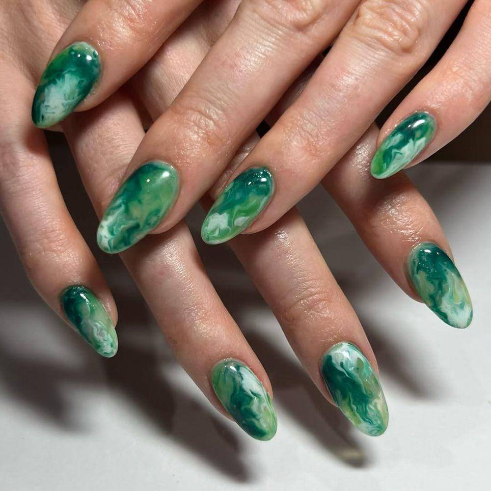ilustrasi nail art tema 'Wicked' (instagram.com/vanityprojects)