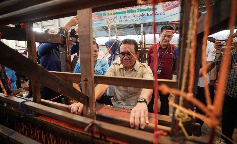 Bentuk Dukungan Terhadap UMKM, Mendag Budi Tinjau Galeri Ulos Sianipar