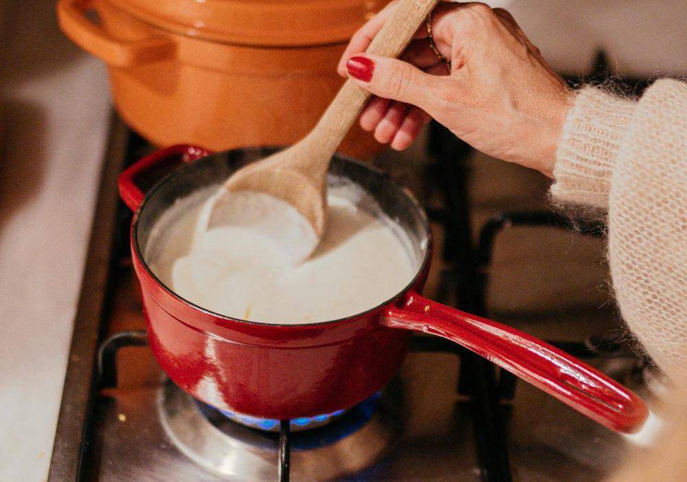 ilustrasi membuat eggnog (pexels.com/furkanfdemir)