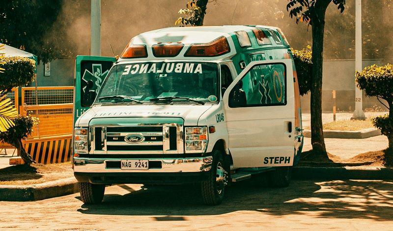 Kenapa Tulisan Ambulance Terbalik? Berikut 3 Alasannya