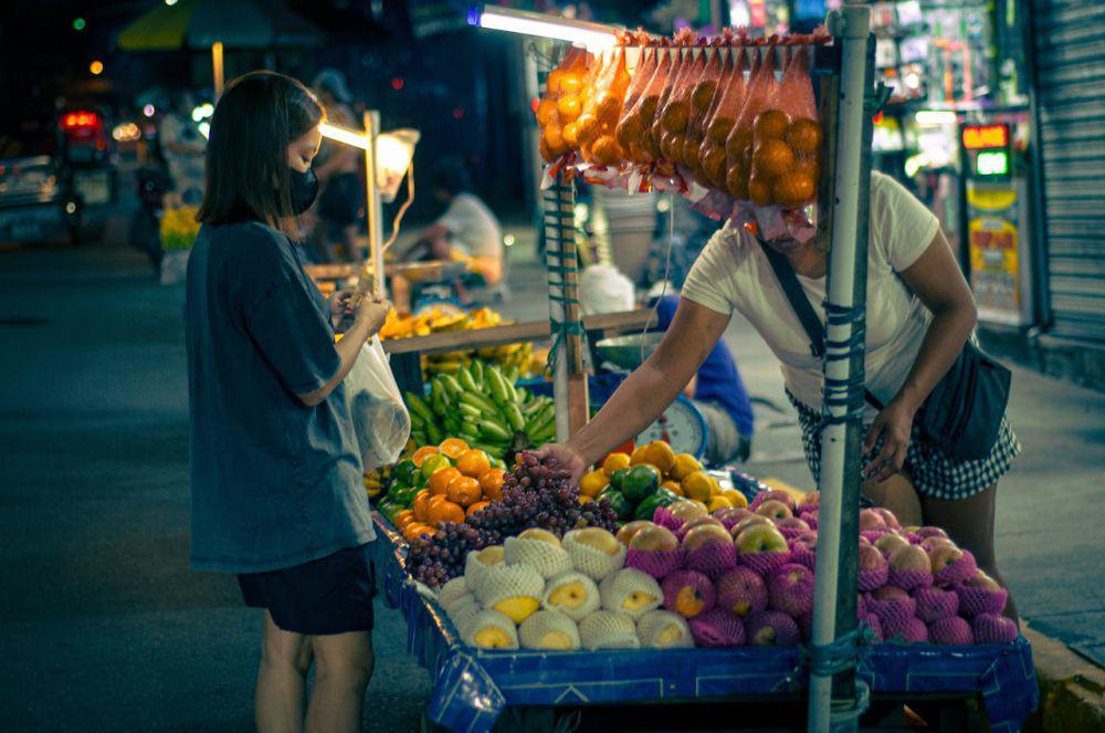 6 Perjuangan Pedagang di Musim Hujan, kalau Ada Rezeki Dibeli, Ya!