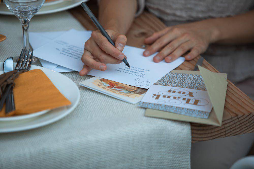 ilustrasi menulis surat (pexels.com/RDNE Stock project)