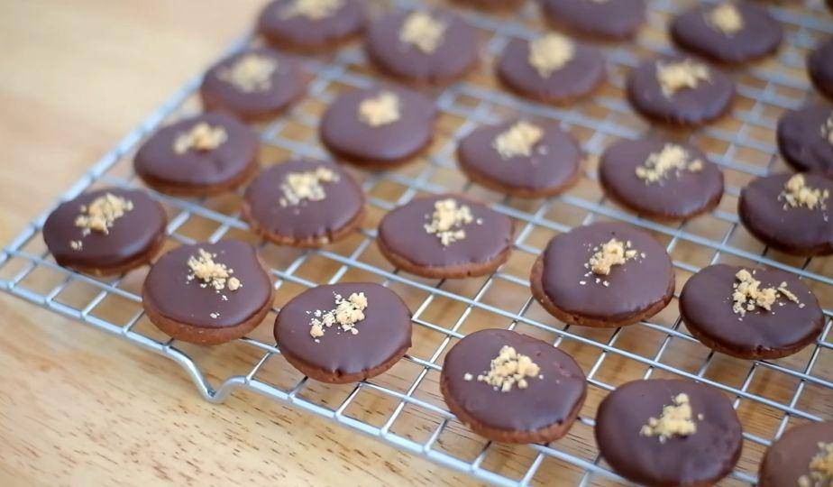 ilustrasi chocolate cookies mede (YouTube.com/Lis Achmady)