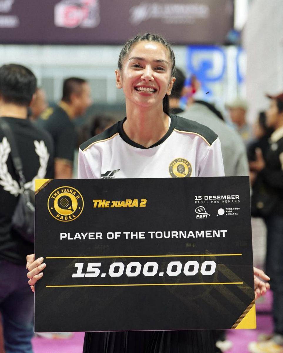 Fanny Ghassani bermain padel (instagram.com/fannyghassani)