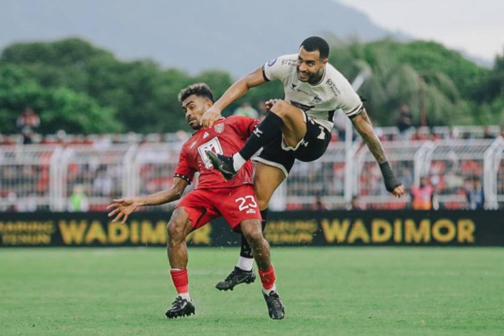 Salah satu momen pertandingan pekan ke-15 BRI Liga 1 2024/25 antara Malut United versus PSM Makassar yang berlangsung di Stadion Kie Raha Ternate, Maluku Utara, 17 Desember 2024. (Instagram.com/psm_makassar)