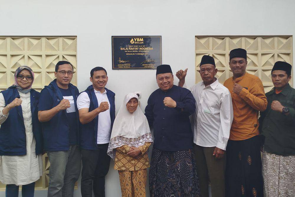 YBM BRILiaN RO Semarang merayakan HUT Ke-129 BRI dengan meresmikan Gedung Balai Rakyat Indonesia di Desa Bergas Lor, Kecamatan Bergas, Kabupaten Semarang, Minggu (15/12/2024). (dok. BRI)
