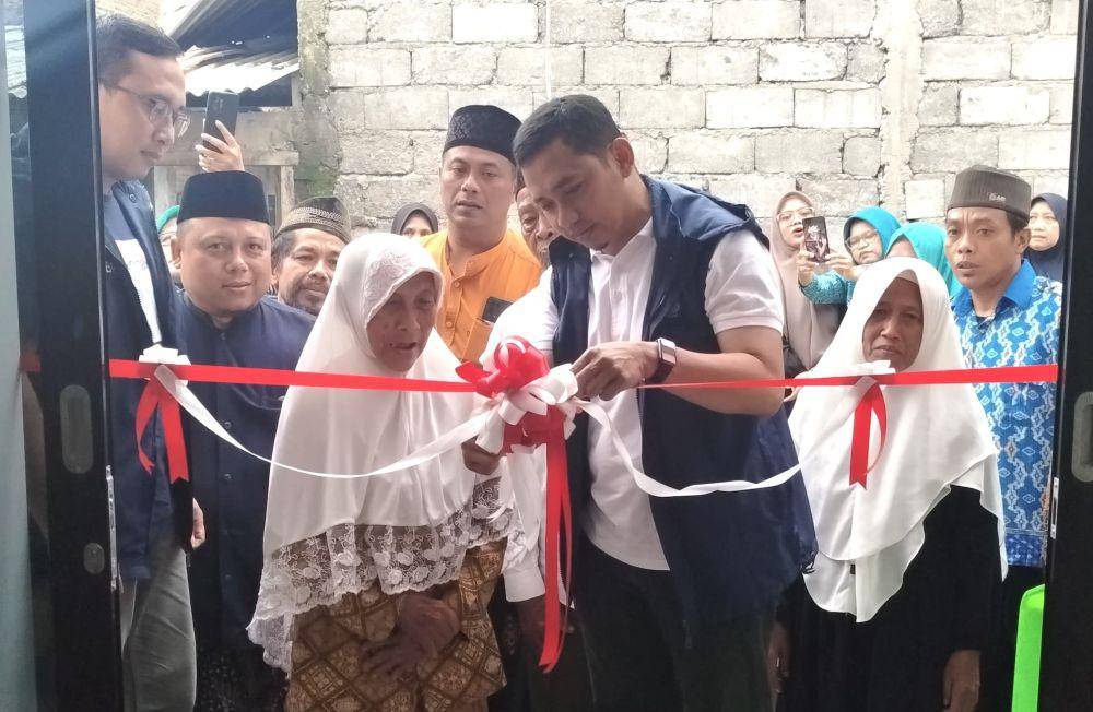 YBM BRILiaN RO Semarang merayakan HUT Ke-129 BRI dengan meresmikan Gedung Balai Rakyat Indonesia di Desa Bergas Lor, Kecamatan Bergas, Kabupaten Semarang, Minggu (15/12/2024). (dok. BRI)