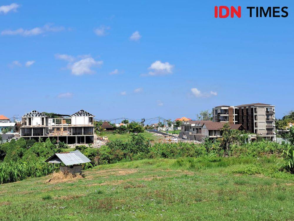 Pembangunan di daerah Canggu, Kabupaten Badung. (IDN Times/Irma Yudistirani)