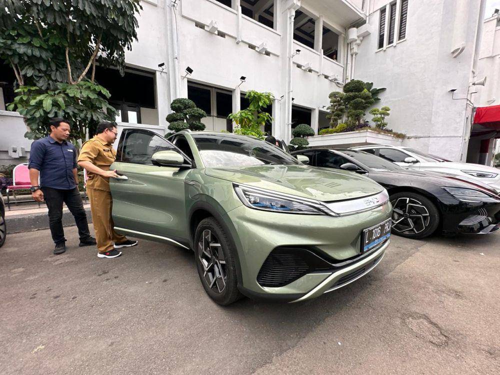 Mobil listrik dinas Pemkot Surabaya. (Dok. Diskominfo Kota Surabaya)