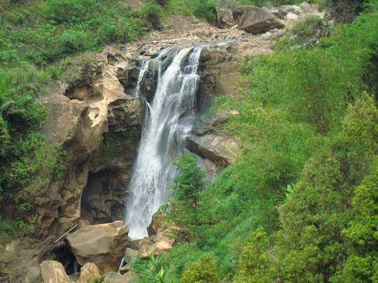 Air Terjun Sunggah (https://kec-ngrayun.blogspot.com/)
