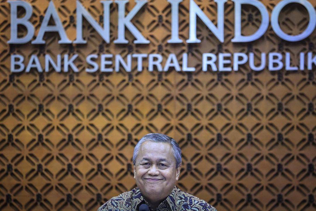 Gubernur Bank Indonesia (BI) Perry Warjiyo menyampaikan keterangan pers terkait hasil Rapat Dewan Gubernur (RDG) Bank Indonesia (BI) di Jakarta, Rabu (20/11).  ANTARA FOTO/Dhemas Reviyanto