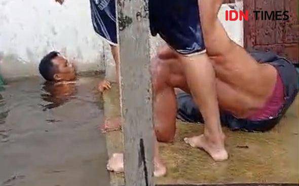 Warga melakukan pencarian korban. (IDN Times/istimewa).
