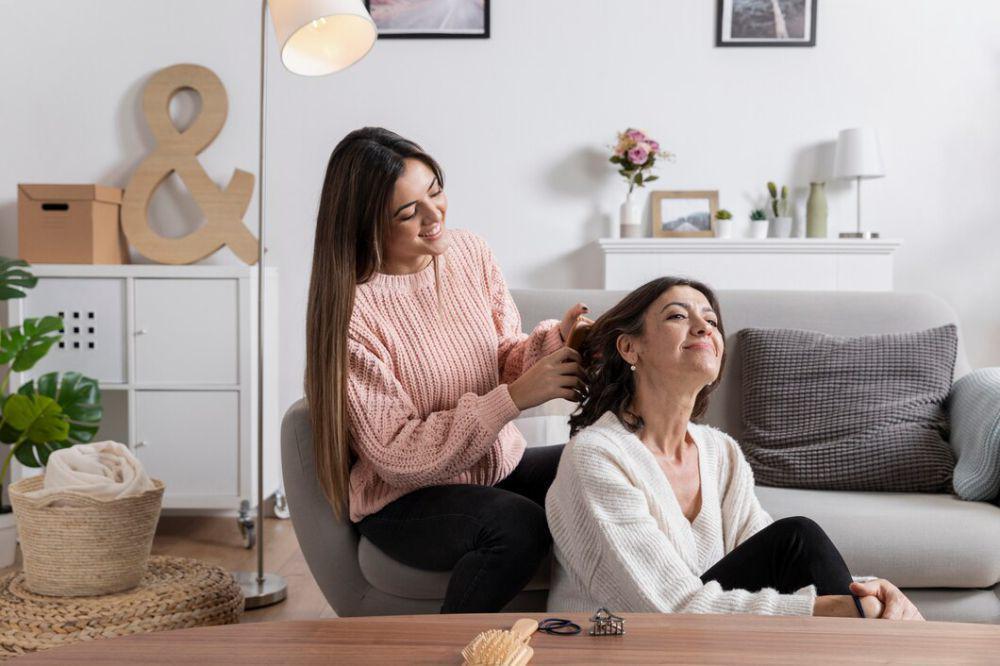 7 Cara Berbakti kepada Ibu Lewat Hal-Hal Sederhana, Simpel Banget