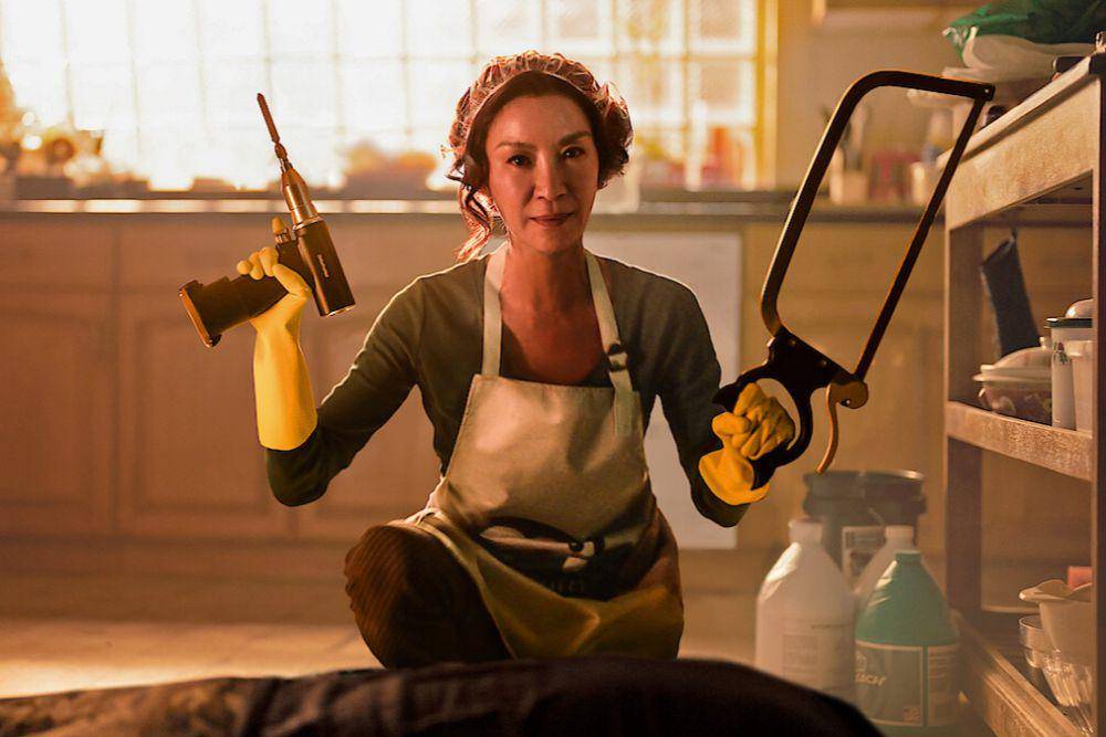 Michelle Yeoh dalam serial The Brothers Sun. (dok. Netflix/The Brothers Sun)