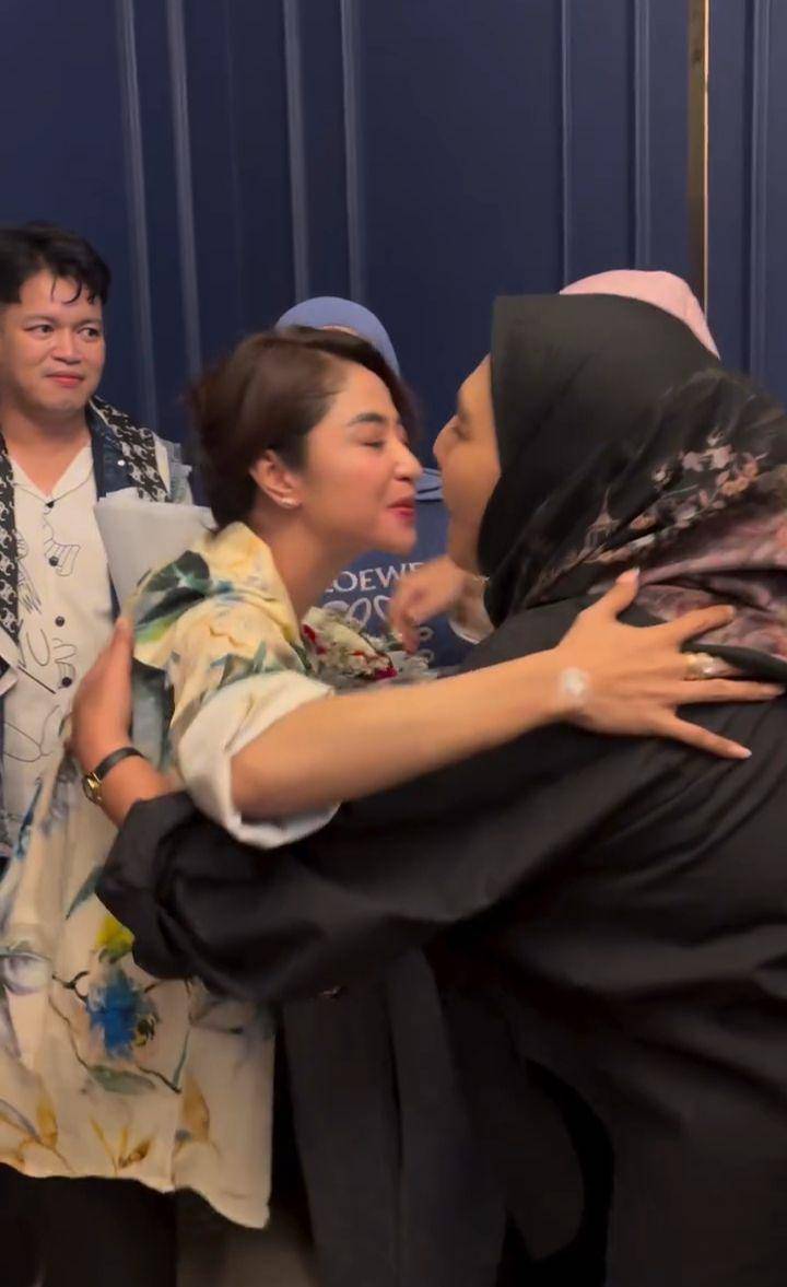 Kejutan ulang tahun Dewi Perssik (Instagram.com/rosameldianti29)