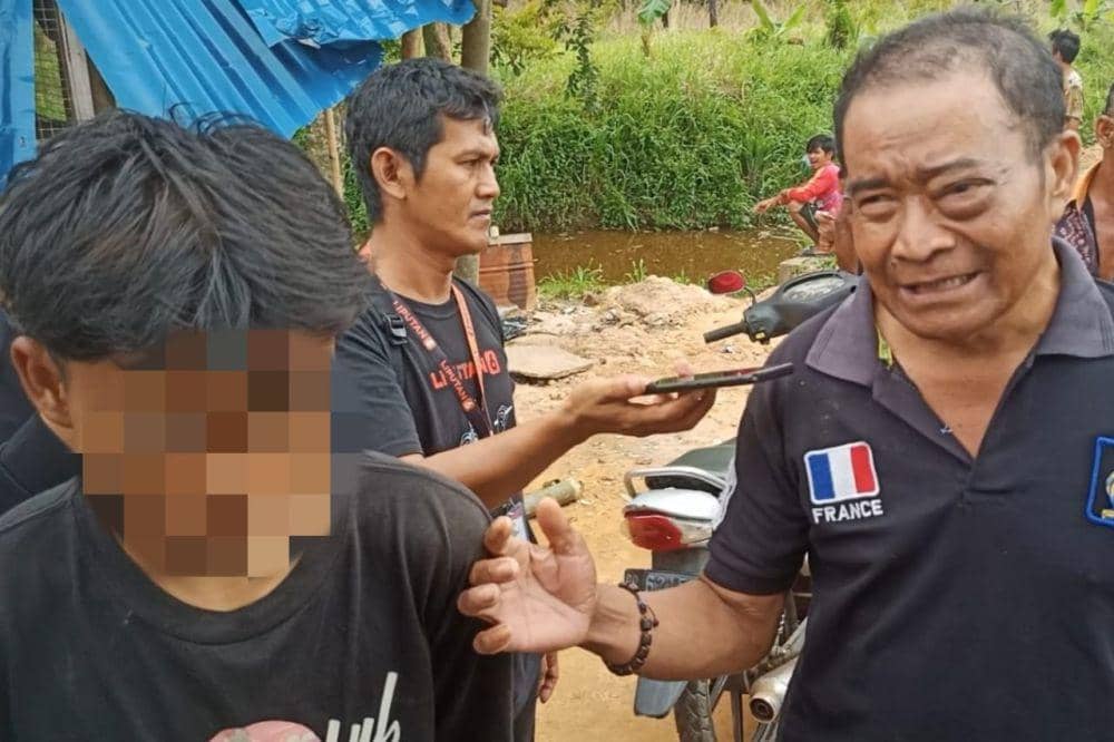 Edy saat mempwragakan bagaimana anaknya diancam akan dibunuh (IDN Times/Putra Gema Pamungkas)