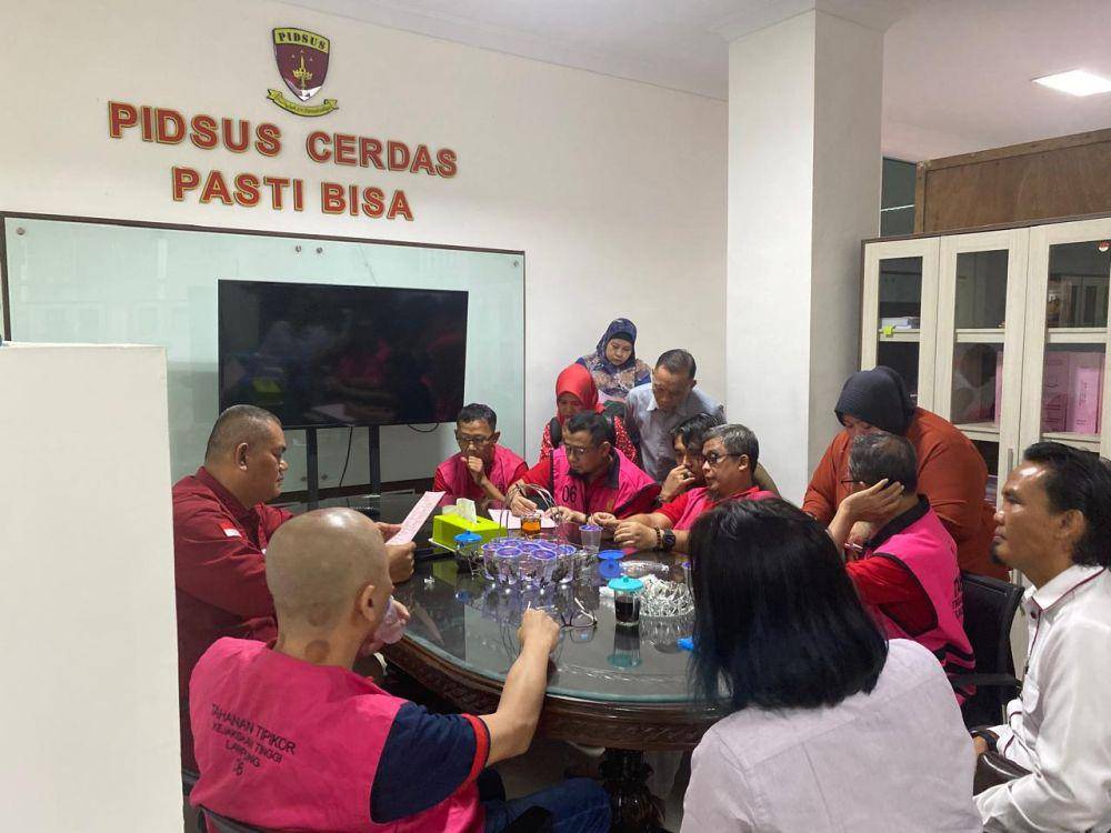 Pelimpahan tahap II perkara korupsi di PDAM Way Rilau. (Dok. Kejari Bandar Lampung).