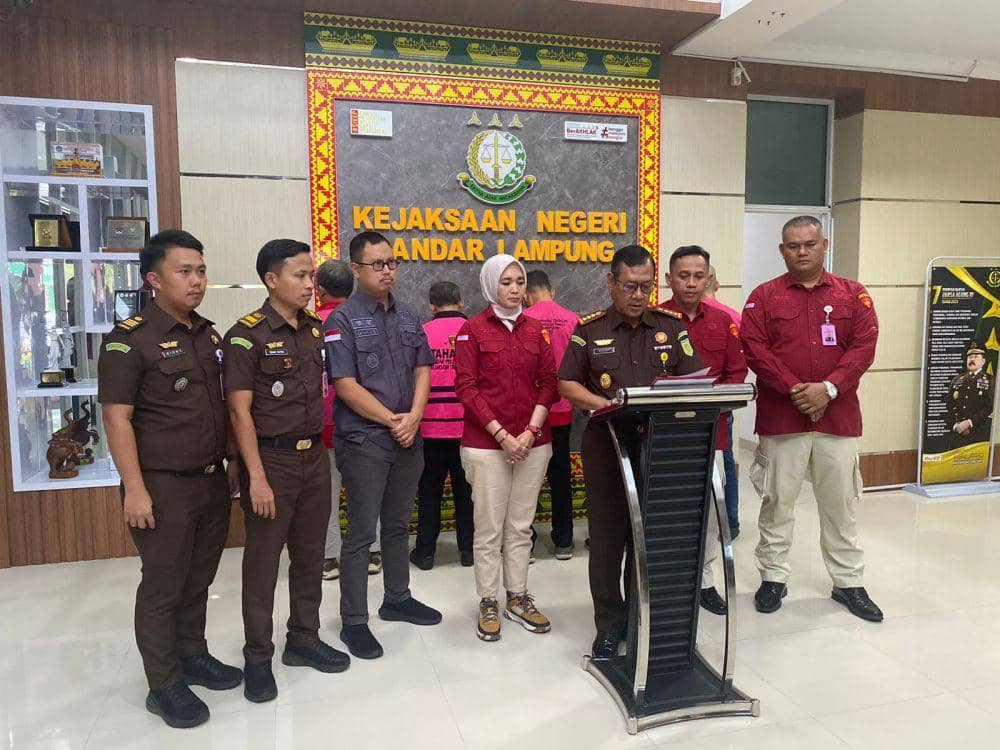 Pelimpahan tahap II perkara korupsi di PDAM Way Rilau. (Dok. Kejari Bandar Lampung).