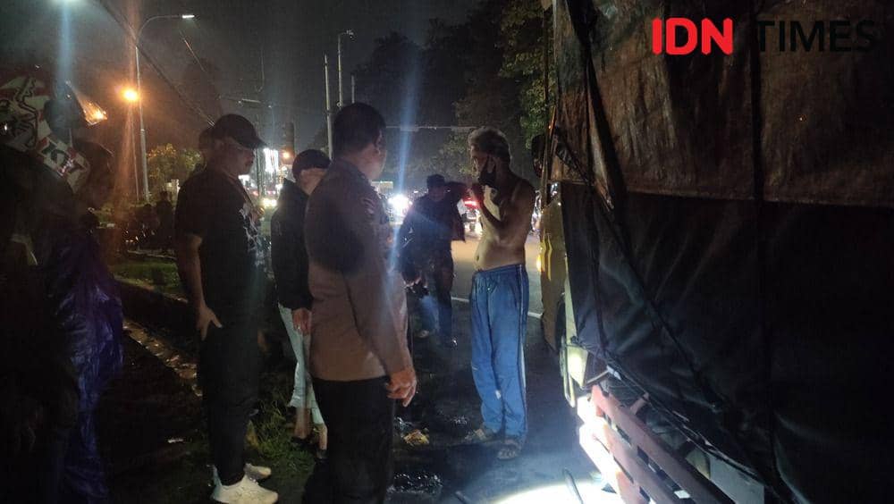 Hilang Kendali, Truk Gilas Penumpang Motor yang Terjatuh hingga Tewas