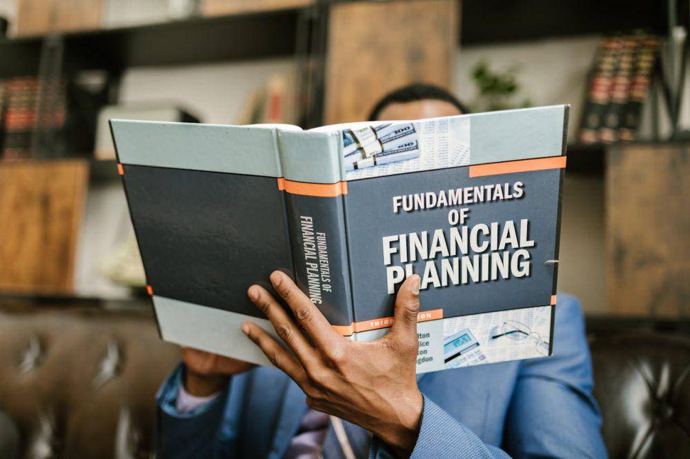 ilustrasi baca buku (pexels.com/RDNE Stock project)