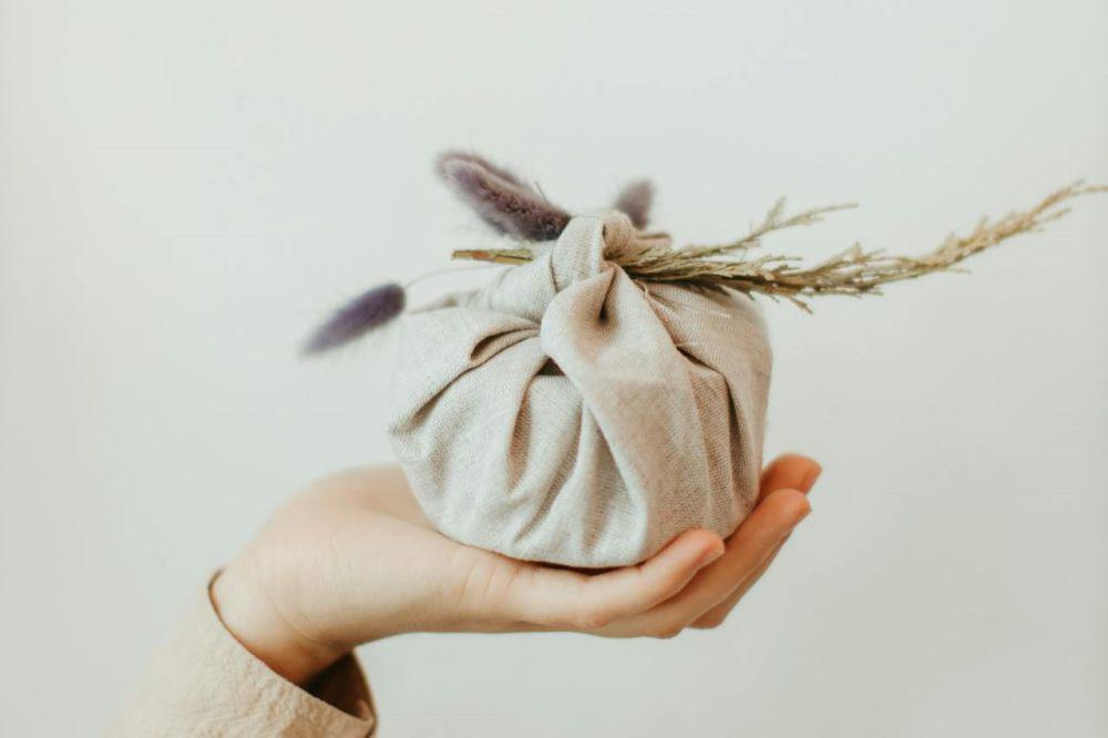 7 Ide Bungkus Kado Eco Friendly, Cantik Tanpa Merusak Lingkungan