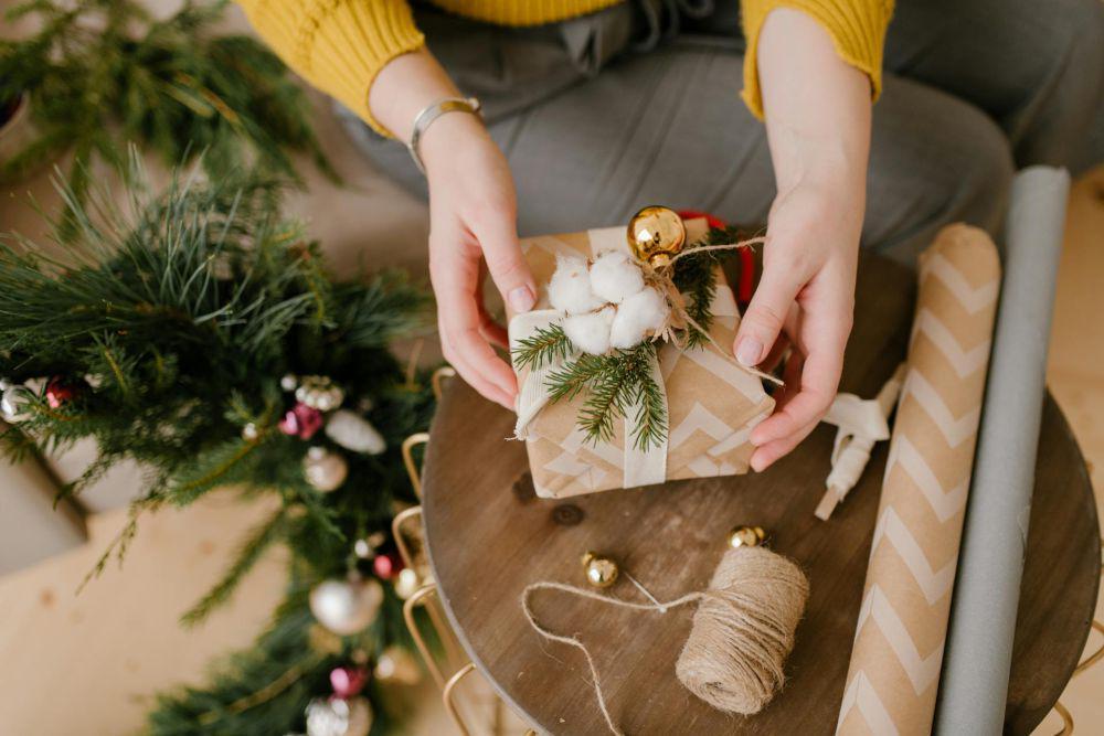 5 Tips Membungkus Kado Natal Kecil Agar Terlihat Lebih Istimewa