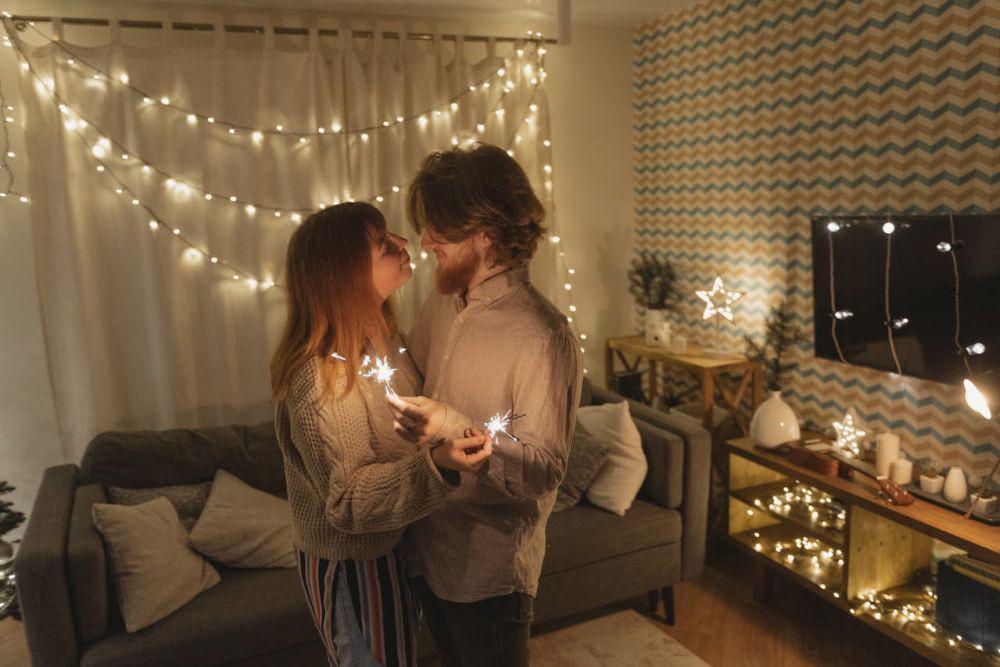 50 Ucapan Tahun Baru 2025 untuk Suami, Romantis!
