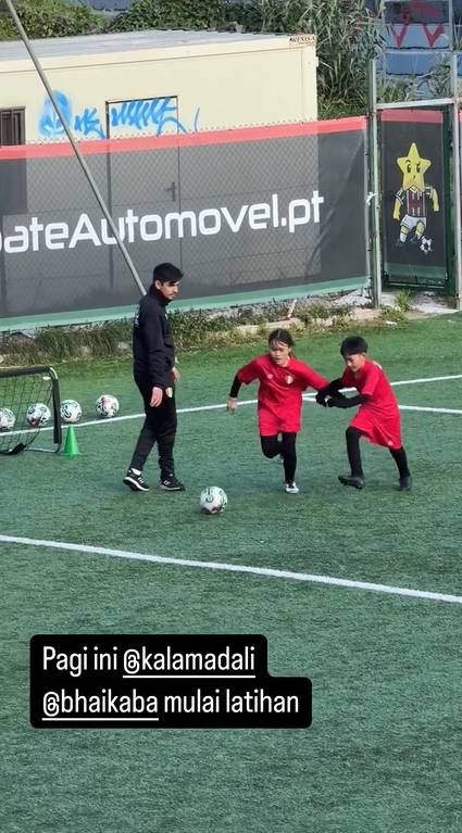 Kala latihan bola di Portugal (instagram.com/hanungbramantyo)