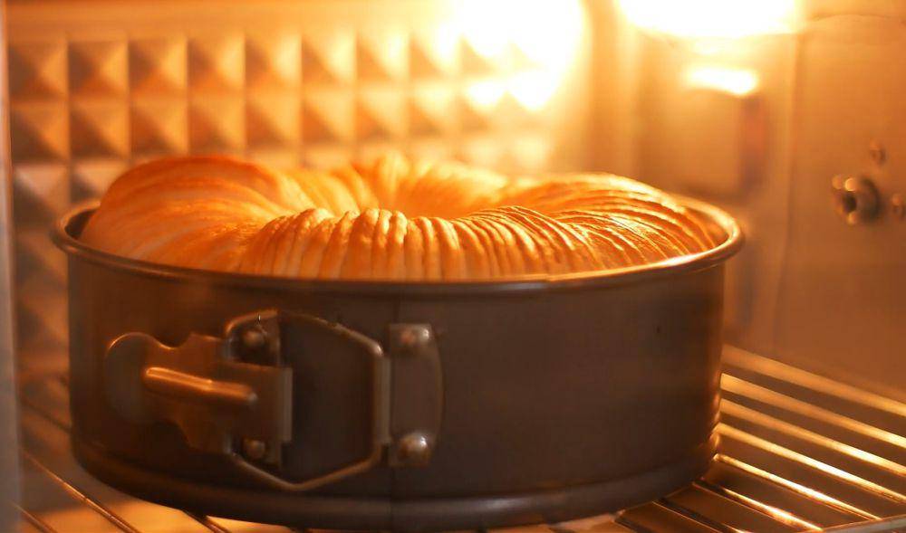 ilustrasi mengoven wool roll bread (YouTube.com/dapurumi)