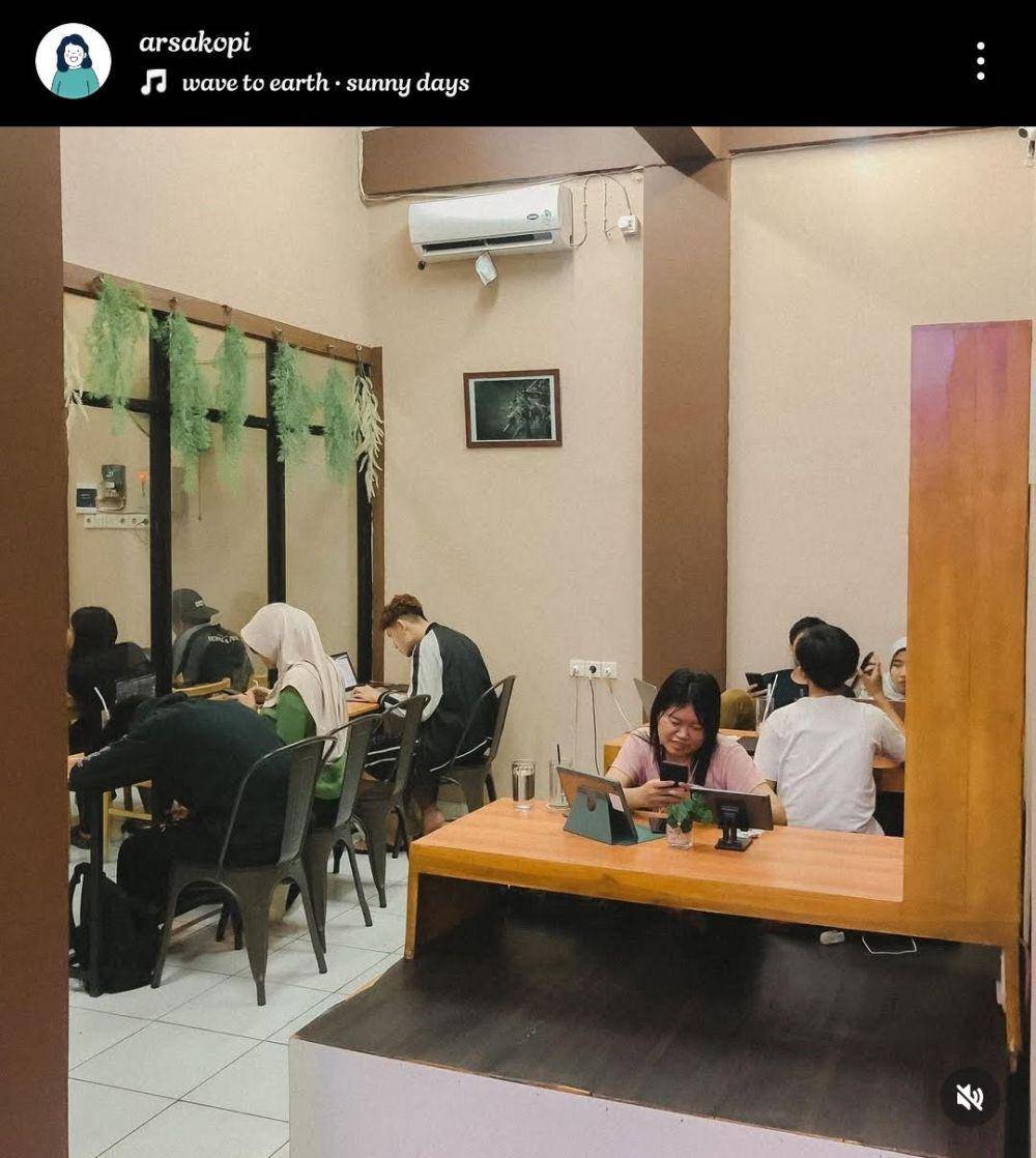 potret Arsa Coffee and Library (instagram.com/arsakopi)